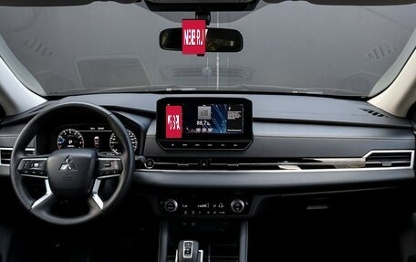 Mitsubishi Outlander, 2022 год, 3 600 000 рублей, 13 фотография