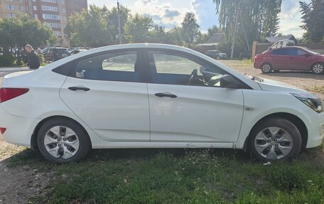 Hyundai Solaris II рестайлинг, 2015 год, 850 000 рублей, 2 фотография