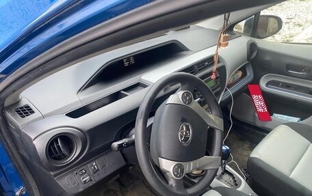 Toyota Prius c I, 2012 год, 1 400 000 рублей, 13 фотография