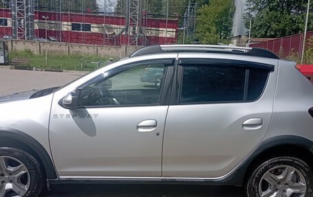 Renault Sandero II рестайлинг, 2019 год, 1 240 000 рублей, 2 фотография