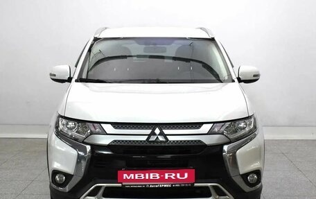 Mitsubishi Outlander III рестайлинг 3, 2020 год, 2 480 000 рублей, 2 фотография