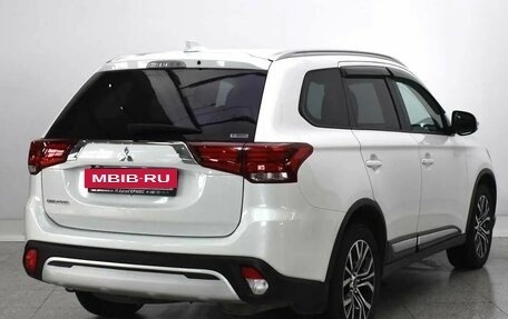 Mitsubishi Outlander III рестайлинг 3, 2020 год, 2 480 000 рублей, 4 фотография