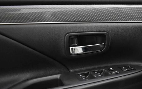 Mitsubishi Outlander III рестайлинг 3, 2020 год, 2 480 000 рублей, 15 фотография
