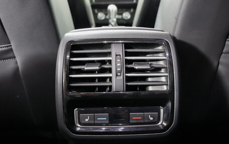 Volkswagen Passat B8 рестайлинг, 2018 год, 2 195 000 рублей, 20 фотография