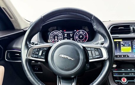 Jaguar F-Pace, 2019 год, 3 400 000 рублей, 30 фотография