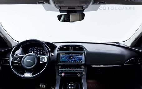 Jaguar F-Pace, 2019 год, 3 400 000 рублей, 28 фотография