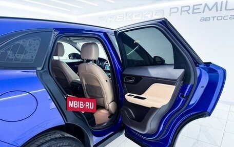 Jaguar F-Pace, 2019 год, 3 400 000 рублей, 26 фотография