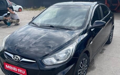 Hyundai Solaris II рестайлинг, 2011 год, 665 000 рублей, 1 фотография