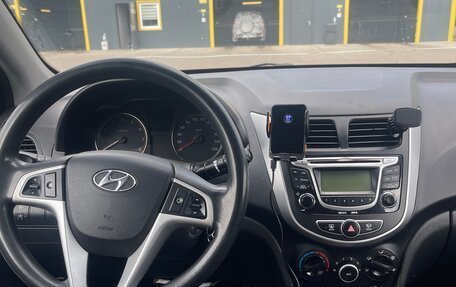 Hyundai Solaris II рестайлинг, 2011 год, 665 000 рублей, 8 фотография