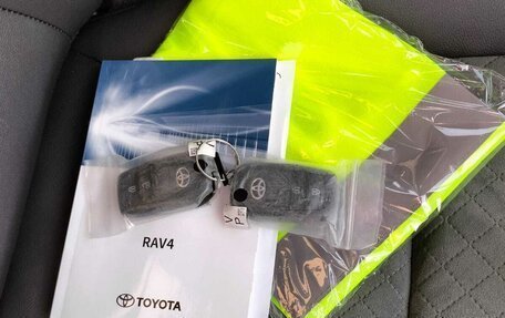 Toyota RAV4, 2025 год, 3 890 000 рублей, 26 фотография