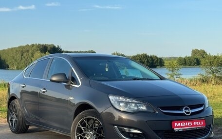 Opel Astra J, 2013 год, 870 000 рублей, 1 фотография