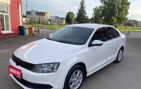 Volkswagen Jetta VI, 2013 год, 869 000 рублей, 3 фотография