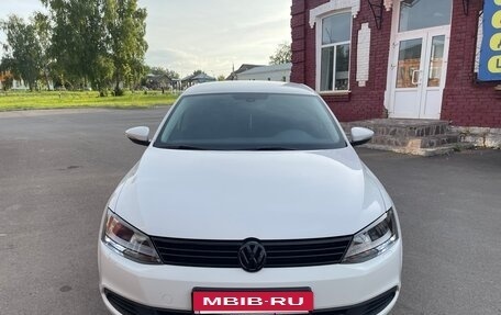 Volkswagen Jetta VI, 2013 год, 869 000 рублей, 2 фотография