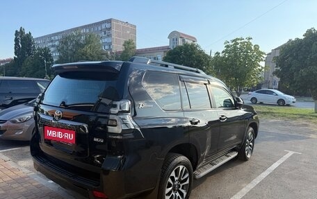 Toyota Land Cruiser Prado 150 рестайлинг 2, 2021 год, 7 750 000 рублей, 5 фотография