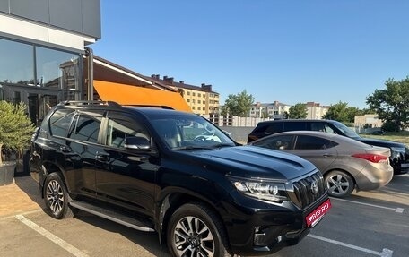 Toyota Land Cruiser Prado 150 рестайлинг 2, 2021 год, 7 750 000 рублей, 12 фотография