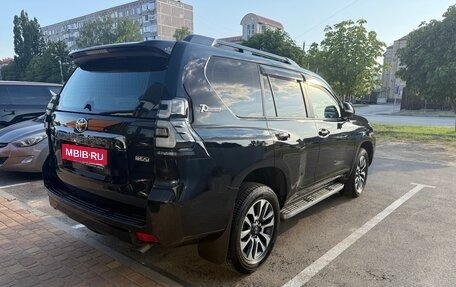 Toyota Land Cruiser Prado 150 рестайлинг 2, 2021 год, 7 750 000 рублей, 6 фотография