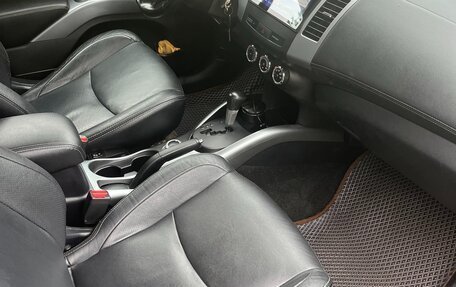 Mitsubishi Outlander III рестайлинг 3, 2010 год, 1 550 000 рублей, 13 фотография