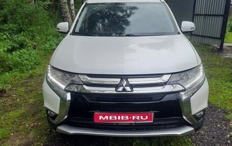 Mitsubishi Outlander III рестайлинг 3, 2018 год, 2 500 000 рублей, 1 фотография