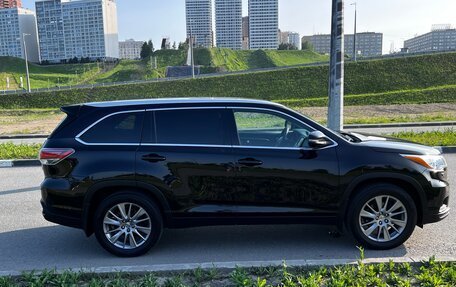 Toyota Highlander III, 2015 год, 3 390 000 рублей, 2 фотография