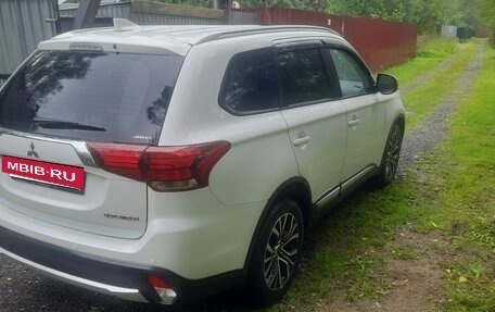 Mitsubishi Outlander III рестайлинг 3, 2018 год, 2 500 000 рублей, 5 фотография