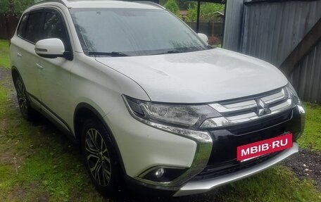 Mitsubishi Outlander III рестайлинг 3, 2018 год, 2 500 000 рублей, 2 фотография