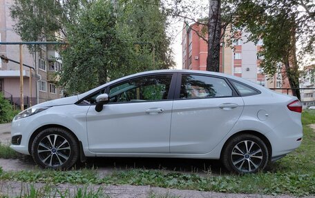 Ford Fiesta, 2015 год, 1 000 000 рублей, 4 фотография