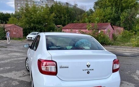 Renault Logan II, 2017 год, 950 000 рублей, 4 фотография