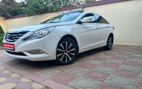 Hyundai Sonata VI, 2011 год, 1 150 000 рублей, 1 фотография