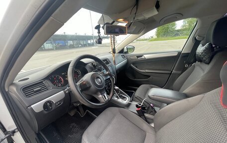 Volkswagen Jetta VI, 2013 год, 870 000 рублей, 13 фотография