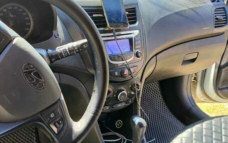 Hyundai Solaris II рестайлинг, 2012 год, 760 000 рублей, 3 фотография