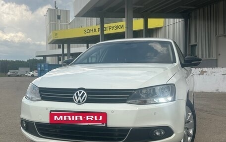 Volkswagen Jetta VI, 2013 год, 830 000 рублей, 3 фотография