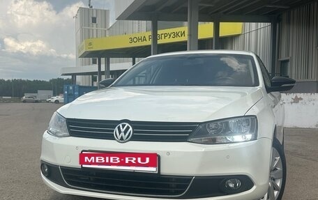 Volkswagen Jetta VI, 2013 год, 830 000 рублей, 2 фотография