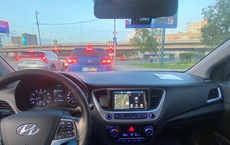 Hyundai Solaris II рестайлинг, 2018 год, 900 000 рублей, 1 фотография