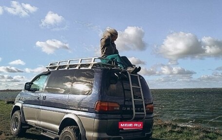 Mitsubishi Delica IV, 2000 год, 1 050 000 рублей, 2 фотография