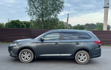 Mitsubishi Outlander III рестайлинг 3, 2018 год, 1 299 999 рублей, 5 фотография