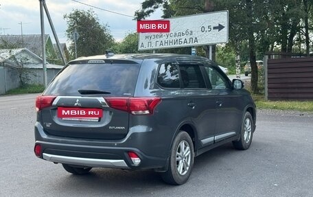 Mitsubishi Outlander III рестайлинг 3, 2018 год, 1 299 999 рублей, 4 фотография