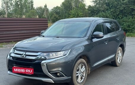 Mitsubishi Outlander III рестайлинг 3, 2018 год, 1 299 999 рублей, 6 фотография