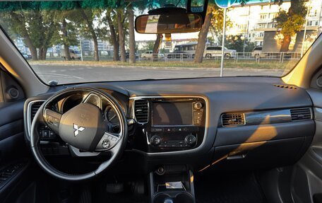 Mitsubishi Outlander III рестайлинг 3, 2014 год, 1 680 000 рублей, 7 фотография