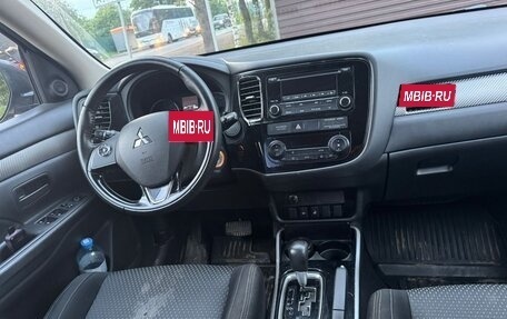 Mitsubishi Outlander III рестайлинг 3, 2018 год, 1 299 999 рублей, 8 фотография
