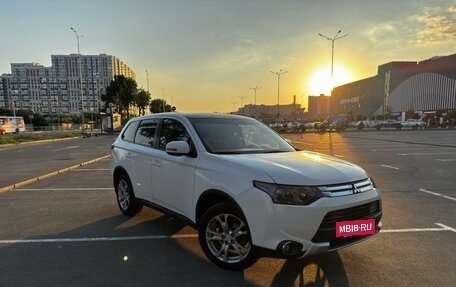Mitsubishi Outlander III рестайлинг 3, 2014 год, 1 680 000 рублей, 3 фотография
