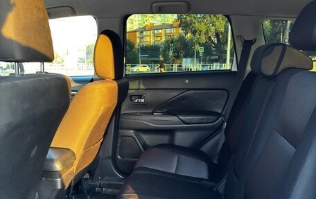 Mitsubishi Outlander III рестайлинг 3, 2014 год, 1 680 000 рублей, 10 фотография