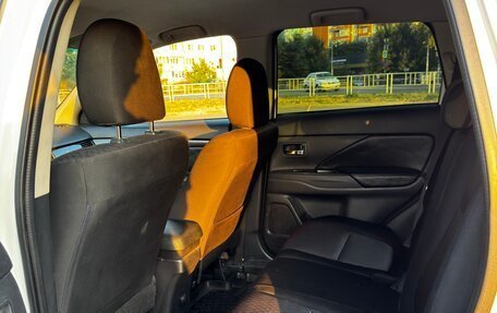 Mitsubishi Outlander III рестайлинг 3, 2014 год, 1 680 000 рублей, 11 фотография
