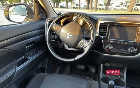 Mitsubishi Outlander III рестайлинг 3, 2014 год, 1 680 000 рублей, 9 фотография