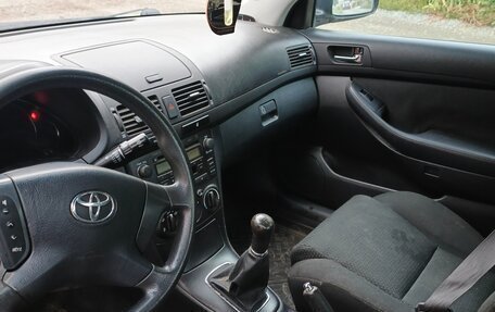 Toyota Avensis III рестайлинг, 2005 год, 630 000 рублей, 2 фотография