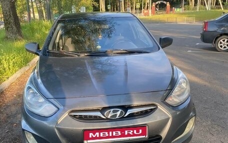 Hyundai Solaris II рестайлинг, 2011 год, 655 000 рублей, 2 фотография