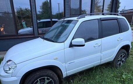Chevrolet Niva I рестайлинг, 2011 год, 600 000 рублей, 2 фотография