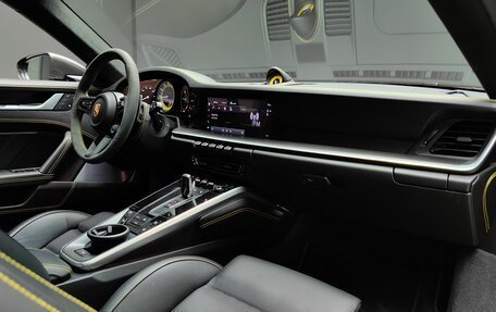Porsche 911, 2021 год, 34 000 000 рублей, 25 фотография
