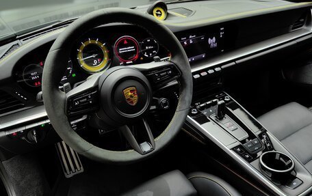 Porsche 911, 2021 год, 34 000 000 рублей, 18 фотография