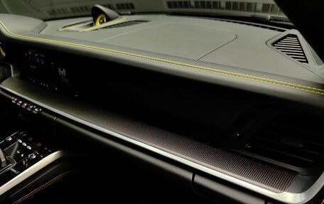 Porsche 911, 2021 год, 34 000 000 рублей, 39 фотография