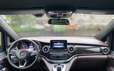 Mercedes-Benz V-Класс, 2017 год, 4 600 000 рублей, 10 фотография
